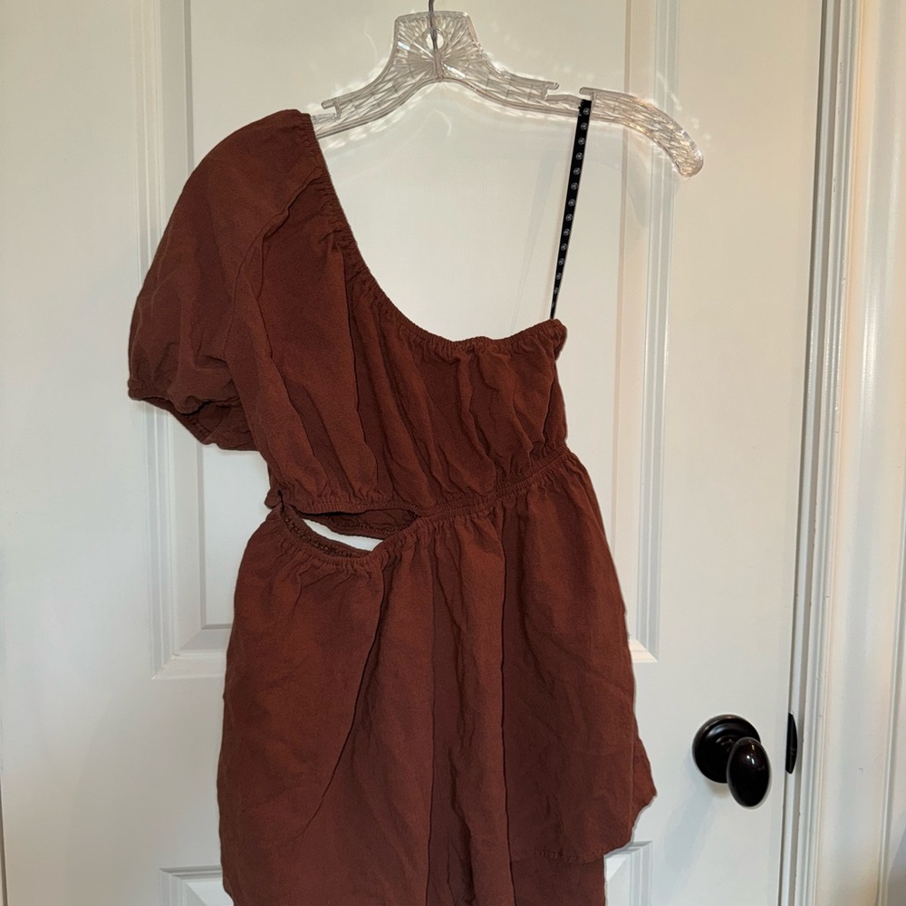 MISSGUIDED Elegant Brown One-Shoulder Coverup